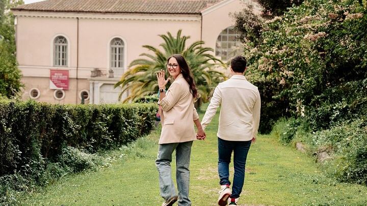 A romantic walk hand in hand through the hidden paths of Rome’s most iconic park