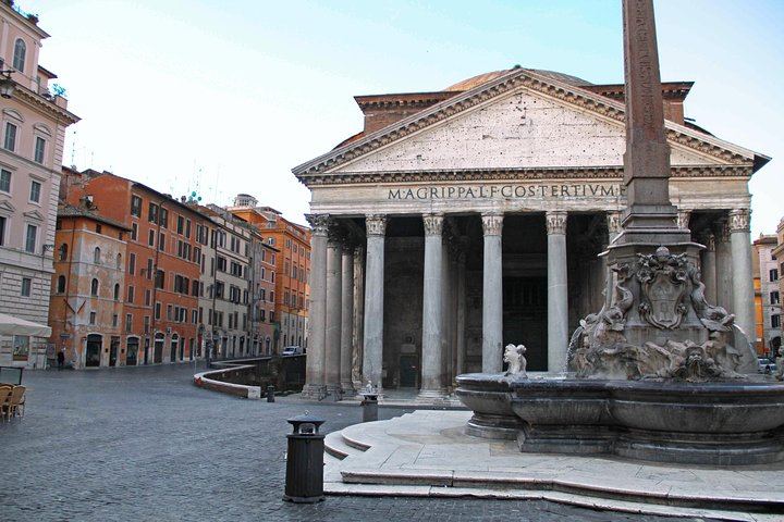 Admire the marvellous Pantheon
