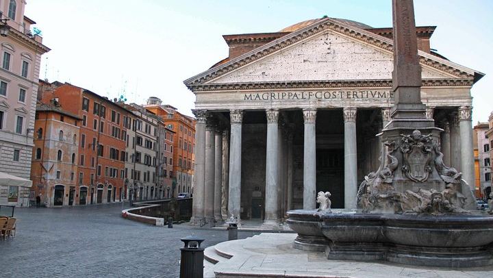 Admire the marvellous Pantheon