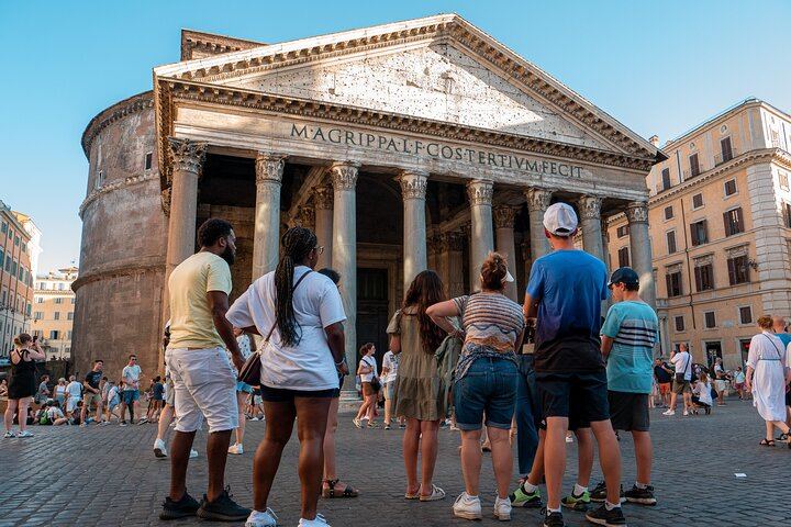 Admire the Pantheon from outside