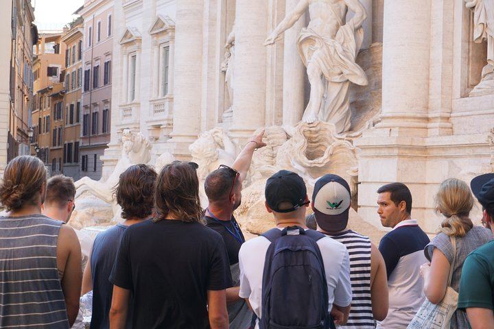 Admire the Trevi fountain architecture
