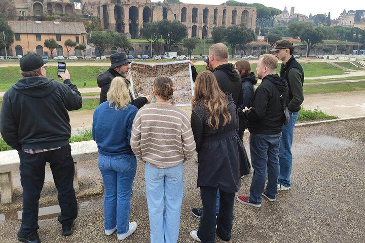 Alessandro explaning the Circus Maximus
