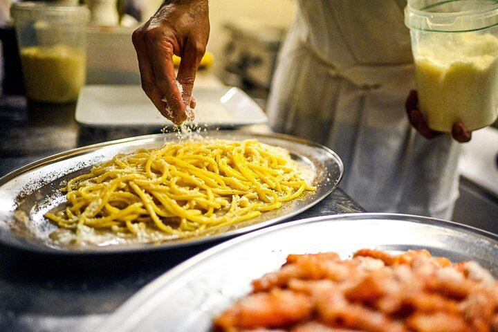 Campo de Fiori Rome Food Tour with 8+ Food Tastings & Wine