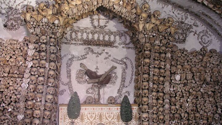 Capuchin Crypts Tour with Dark History Walk (Small Group)