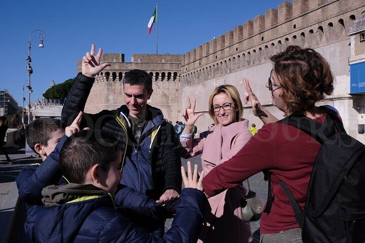 Castel Sant'Angelo Pantheon & Piazza Navona Tour for Kids and Families in Rome