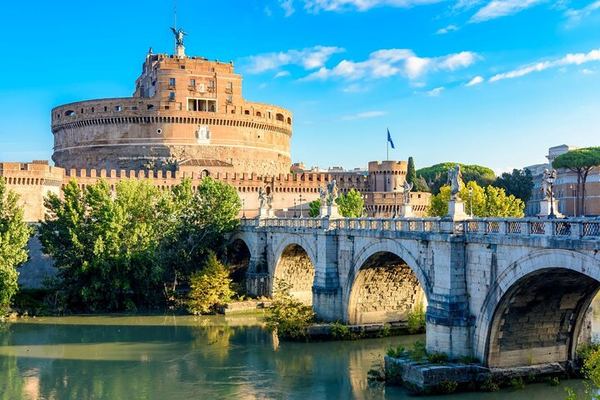 Castel Sant'Angelo, with the Passetto di Borgo on Weekends