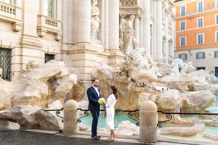 Couple photography at Trevi Fountain in Rome, capturing authentic and romantic moments on your vacation.