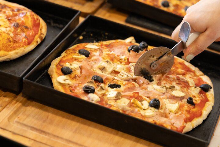 Cutting up the pizzas – time to eat!