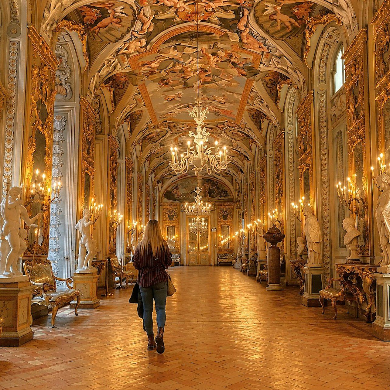Doria Pamphilj: Una facciata semplice su Via del Corso (1/7)