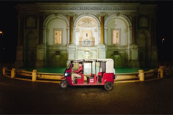 Electric Tuk by Night, Fifteen Stops and Very Little Walking