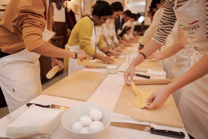 Fettuccine Pasta Cooking Class in Rome City Center