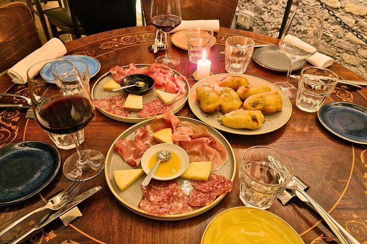 Fine food and wine in Rome: tasting dinner in ancient Rome