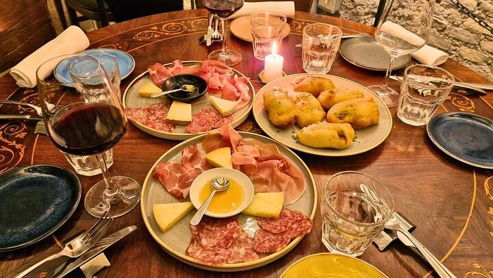 Fine food and wine in Rome: tasting dinner in ancient Rome