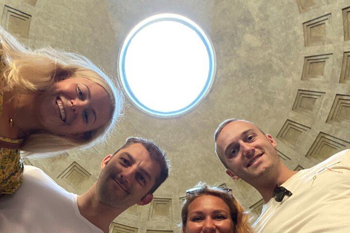 Four friends with the oculus above their heads