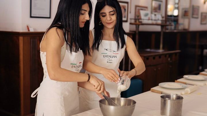 Gelato and Fettuccine Pasta Cooking Class in Rome Piazza Navona
