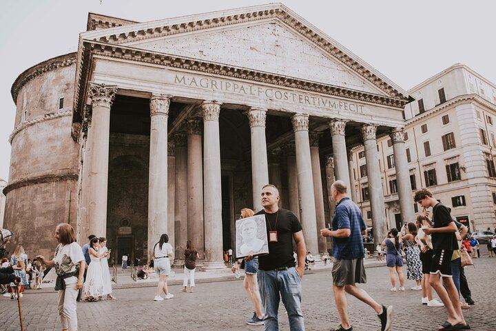 Here I am standing by the Pantheon, telling the story of Agrippa
