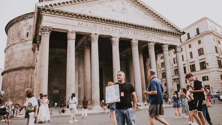 Here I am standing by the Pantheon, telling the story of Agrippa