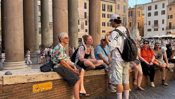 Historical Walking Tour in Rome City Center with Hidden Gems