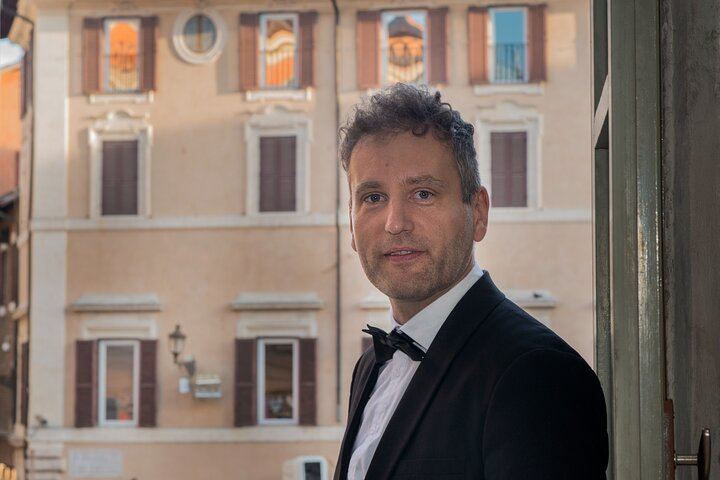 I Solisti di Opera Lirica di Roma: Tenore al bancone della Sala Dante