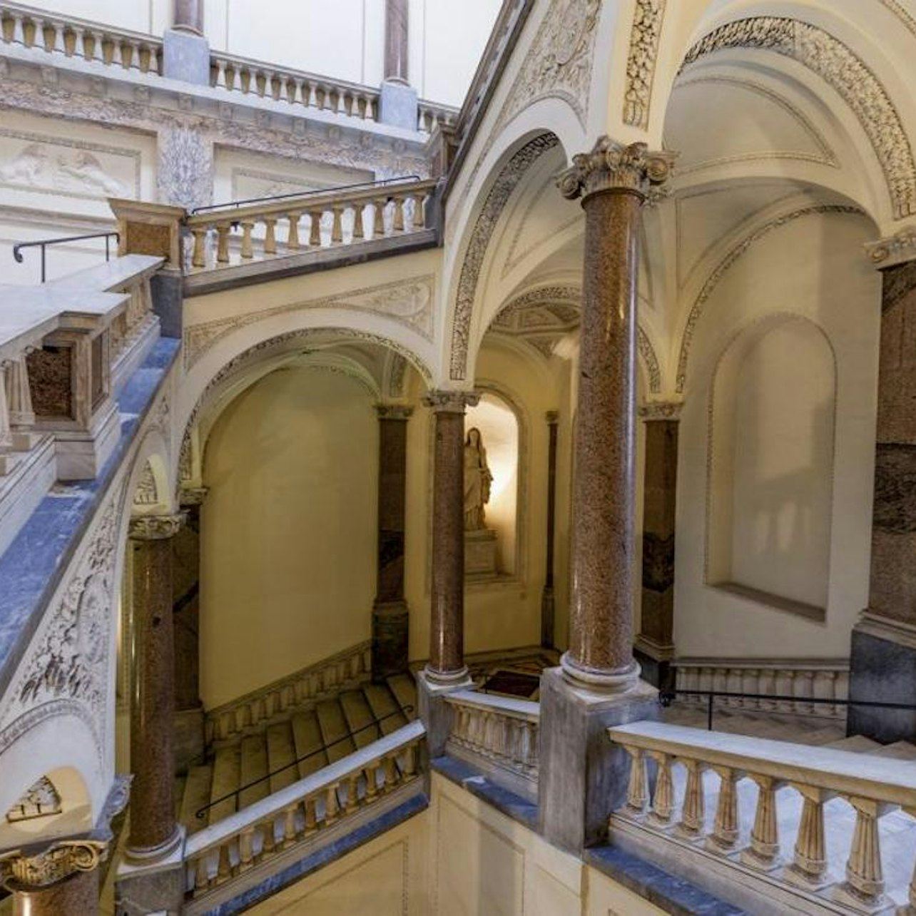 Palazzo Braschi: Caligula's Columns and a Lost St Peter's