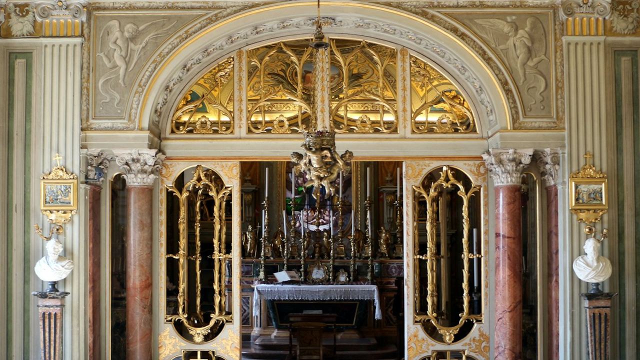 Doria Pamphilj: A Plain Facade on Via del Corso