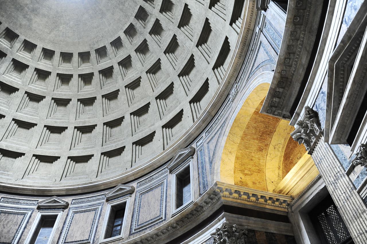 Five rings of coffers curving up to the Pantheon's oculus, with sunlight falling across the apse below