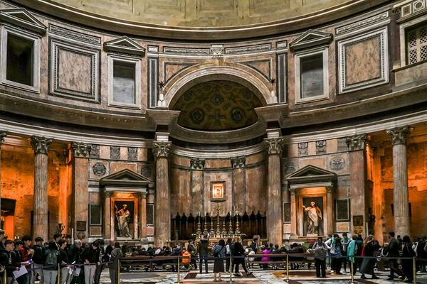 Pantheon Guided Tour in 45 Minutes, with the Chapels and the Tombs