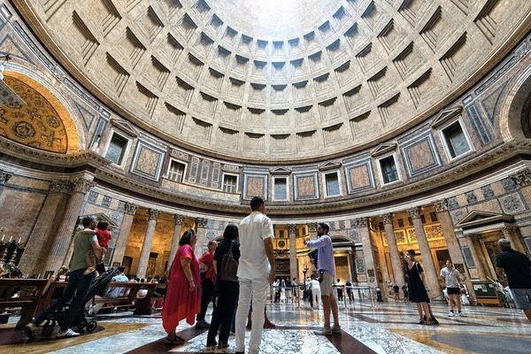 Pantheon Semi-Private Guided Tour Meeting in Piazza Capranica