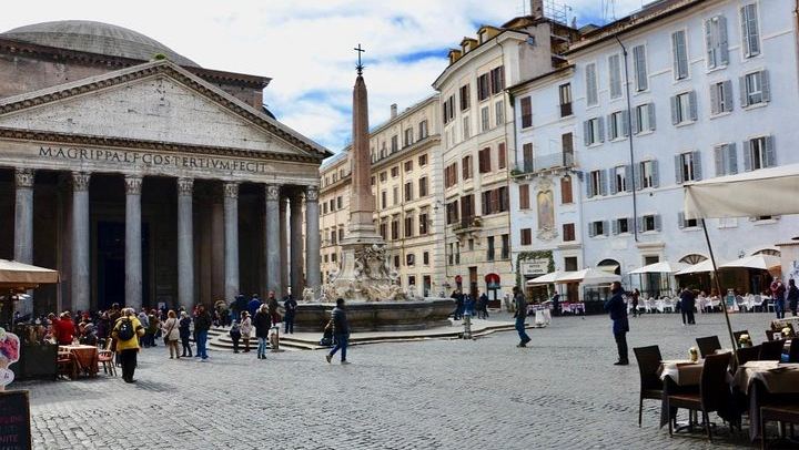 Piazza della Rotonda.