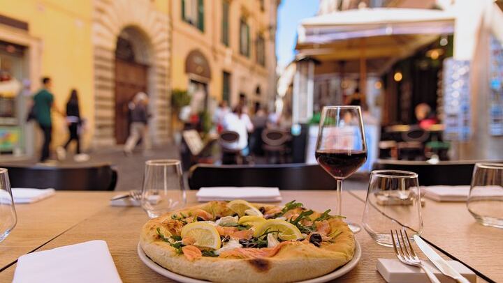 Pizza Cooking Class in Rome City Center with Drinks