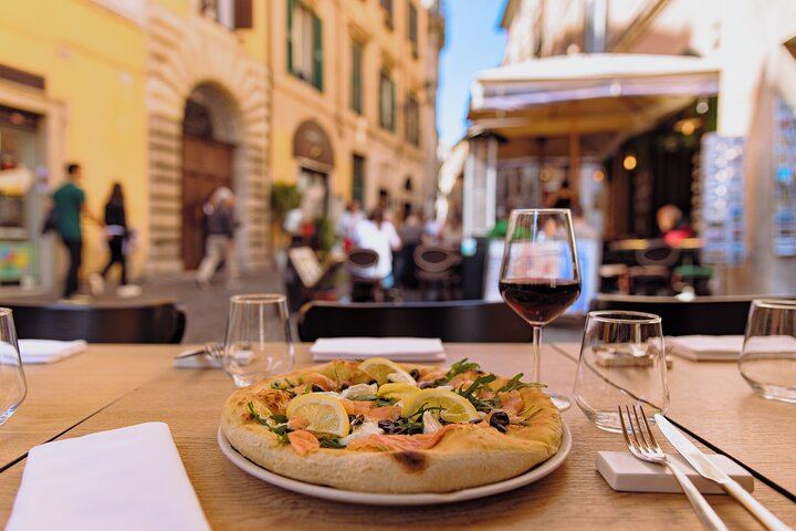 Pizza Cooking Class in Rome City Center with Drinks