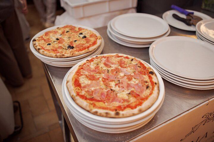 Pizza Cooking Class in Rome City Center with Drinks
