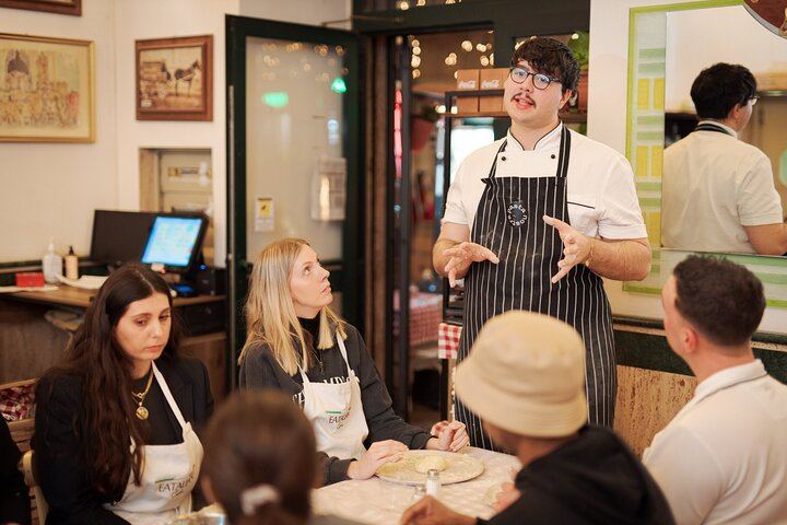 Pizza Cooking Class in Rome City Center with Drinks