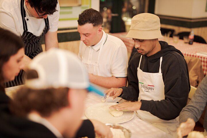 Pizza Cooking Class in Rome City Center with Drinks