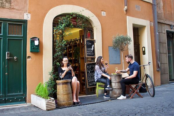 Patrizia and Her Sommelier Son: Six Wines on Via di Monserrato