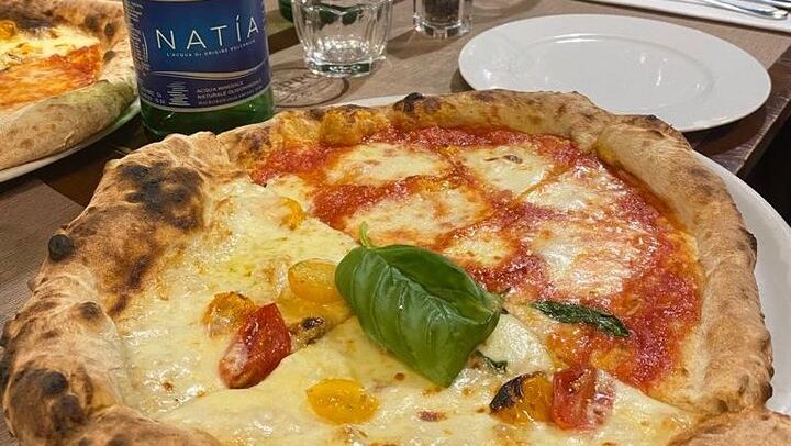 Rome: 5* Trastevere Luxury Food tour with Free-Flowing Fine Wine