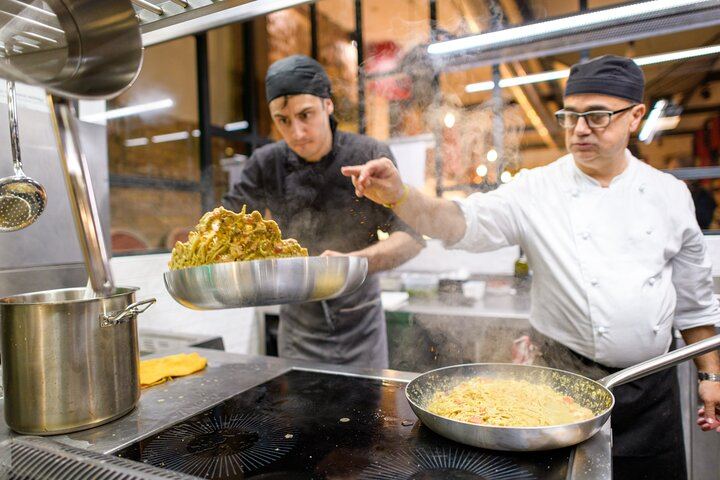 Rome: 5* Trastevere Luxury Food tour with Free-Flowing Fine Wine