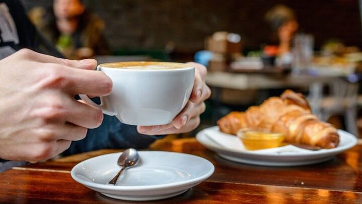Rome at Sunrise Walking Tour: Pantheon Trevi Fountain & Breakfast