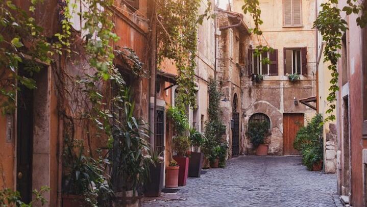 Rome at Sunrise Walking Tour: Pantheon Trevi Fountain & Breakfast