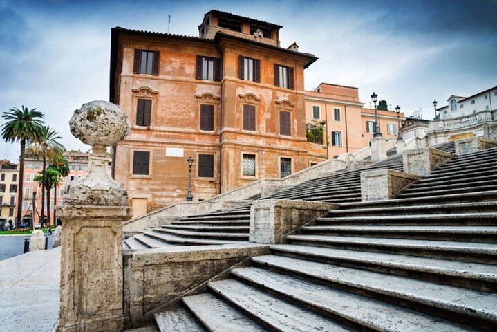 Rome at Sunrise Walking Tour: Pantheon Trevi Fountain & Breakfast
