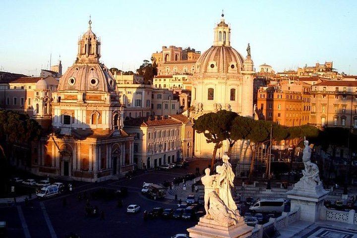 Rome at Sunrise Walking Tour: Pantheon Trevi Fountain & Breakfast