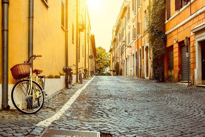 Rome at Sunrise Walking Tour: Pantheon Trevi Fountain & Breakfast