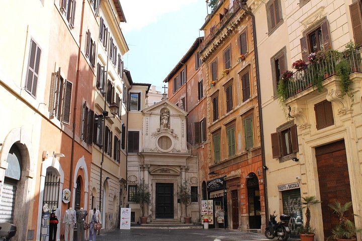 Rome at Sunrise Walking Tour: Pantheon Trevi Fountain & Breakfast
