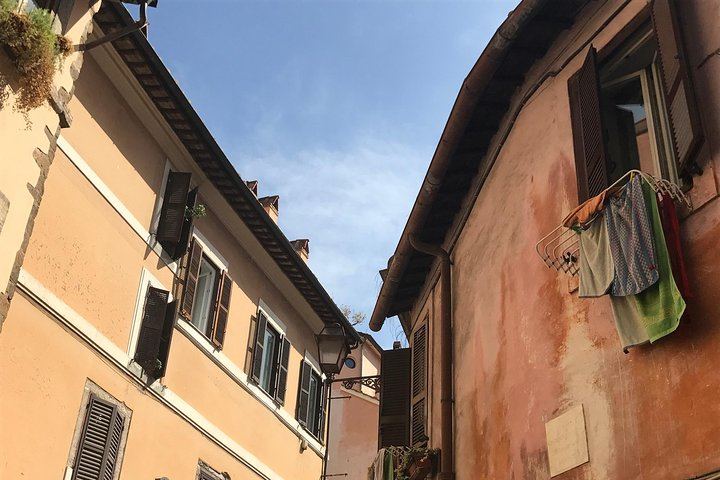 Rome at Sunrise Walking Tour: Pantheon Trevi Fountain & Breakfast