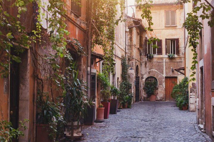 Rome at Sunrise Walking Tour: Pantheon Trevi Fountain & Breakfast