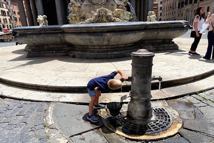 Rome at Sunrise Walking Tour: Pantheon Trevi Fountain & Breakfast