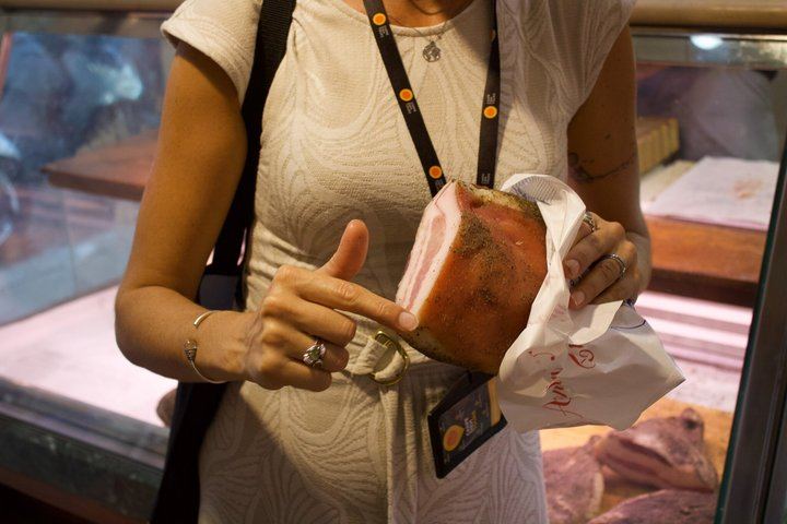 Rome: Award Winning Trastevere Group Food Tour with Wine