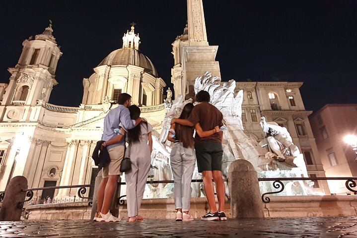 Rome by Night Walking tour Including Piazza Navona Pantheon and Trevi Fountain