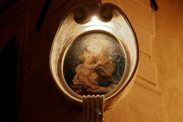 Rome by Night Walking Tour - Legends & Criminal Stories