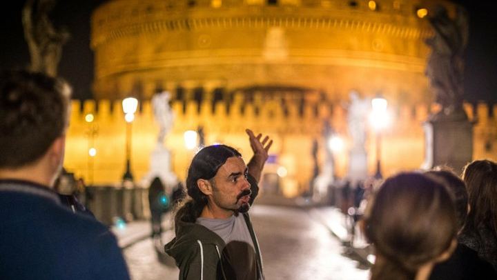 Rome by Night Walking Tour - Legends & Criminal Stories